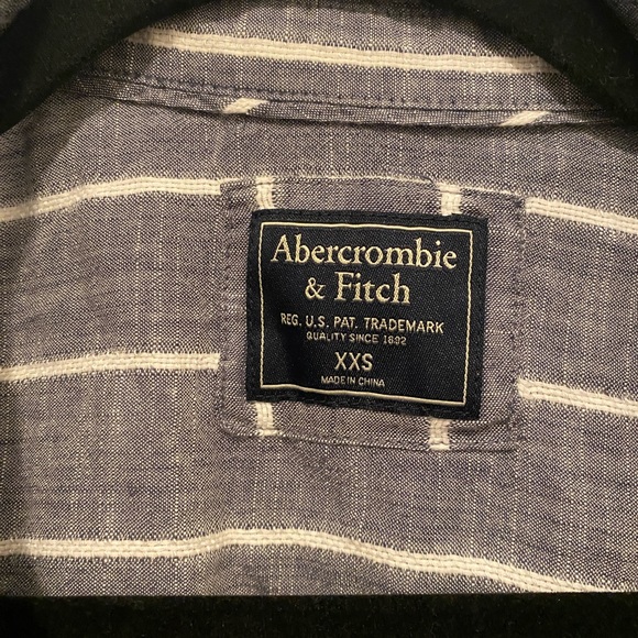 A&F long sleeve crop button up with cinch waist - Picture 2 of 3